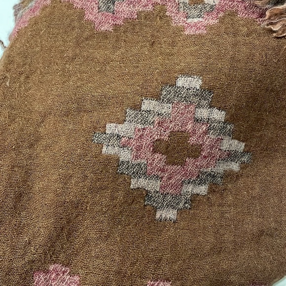 Aritzia Wilfred Diamond Mosaic Blanket Scarf - Picture 5 of 5